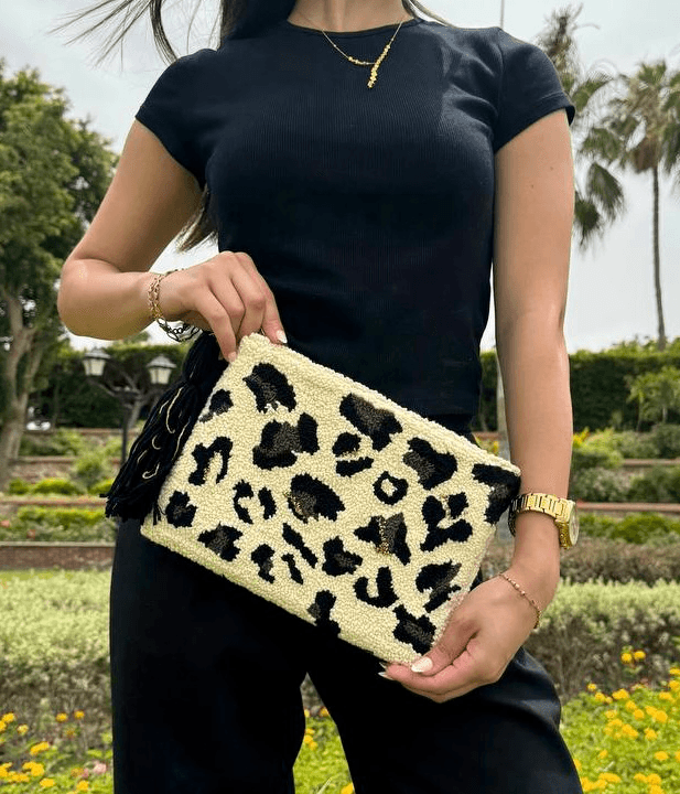 LEOPARD CLUTCH BAG